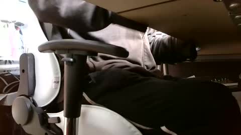 Snapshot of lonelypumabreizh chatting on February 26, 2025, 12:58 pm Pumabreizh online show from February 26, 2025, 12:58 pm