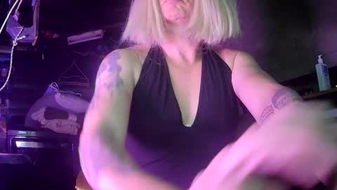 longbeachcd69 online show from November 30, 2025, 12:31 pm