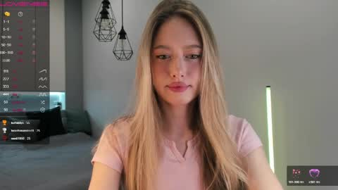 Snapshot of longoriaeva chatting on April 1, 2026, 1:41 pm Eva online show from April 1, 2026, 1:41 pm