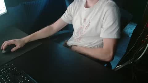 Snapshot of loofy_art chatting on November 1, 2025, 1:24 pm Loofy Art online show from November 1, 2025, 1:24 pm