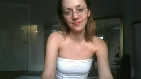 Elanor online show from September 9, 2025, 10:53 pm