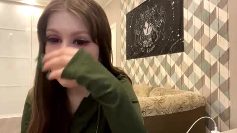 Snapshot of looking_me chatting on October 7, 2025, 5:04 am EVA online show from October 7, 2025, 5:04 am