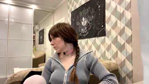 Snapshot of looking_me chatting on October 22, 2025, 5:19 am EVA online show from October 22, 2025, 5:19 am