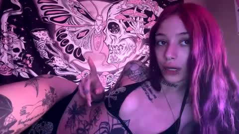 Snapshot of lookingforlona chatting on September 15, 2025, 3:01 pm lookingforlona online show from September 15, 2025, 3:01 pm