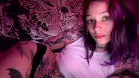 Snapshot of lookingforlona chatting on September 18, 2025, 3:58 pm lookingforlona online show from September 18, 2025, 3:58 pm