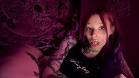 Snapshot of lookingforlona chatting on September 23, 2025, 4:32 pm lookingforlona online show from September 23, 2025, 4:32 pm