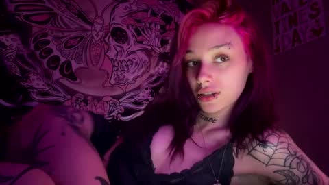 Snapshot of lookingforlona chatting on September 28, 2025, 3:50 pm lookingforlona online show from September 28, 2025, 3:50 pm