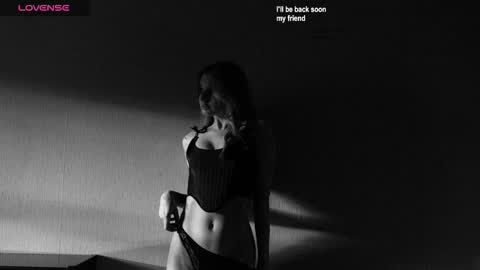 Luna online show from October 6, 2025, 6:38 pm