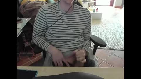 Snapshot of loomie chatting on February 9, 2025, 12:41 pm loomie online show from February 9, 2025, 12:41 pm