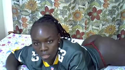 lora_amor online show from June 12, 2026, 11:35 pm