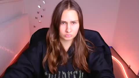 Snapshot of lora_kisses chatting on October 10, 2025, 6:23 am Lora online show from October 10, 2025, 6:23 am