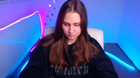 Snapshot of lora_kisses chatting on October 24, 2025, 5:37 am Lora online show from October 24, 2025, 5:37 am