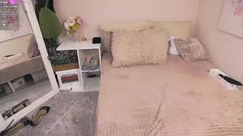 Lora online show from April 25, 2026, 7:44 am