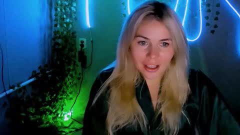 Lora online show from September 15, 2025, 2:22 am