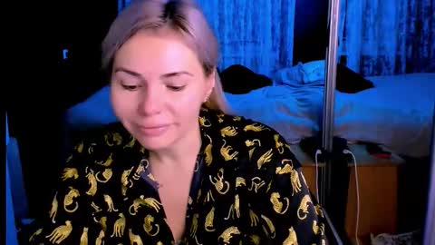 Lora online show from October 20, 2025, 2:34 am