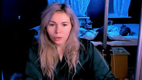 Lora online show from November 7, 2025, 2:44 am