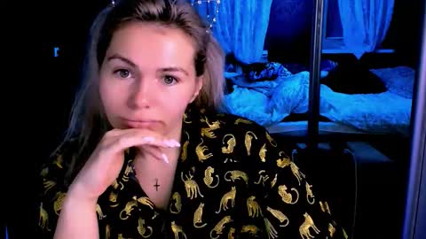 Lora online show from November 12, 2025, 2:34 am