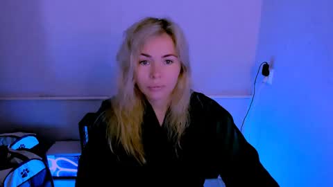 Lora online show from May 8, 2026, 2:28 am