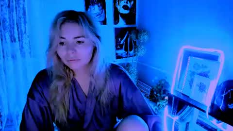 Lora online show from June 17, 2026, 2:36 am