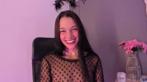loraineblake online show from February 4, 2026, 1:28 pm