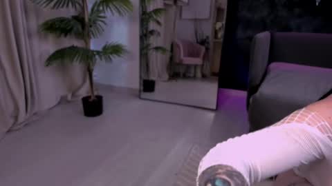 Snapshot of loraivone chatting on March 8, 2026, 2:04 am LoraIvone online show from March 8, 2026, 2:04 am