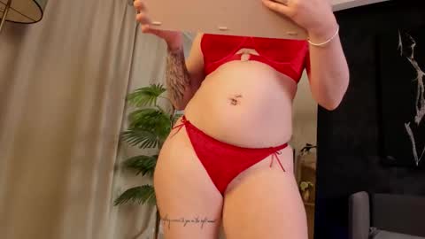 Snapshot of loraivone chatting on March 17, 2026, 8:12 pm LoraIvone online show from March 17, 2026, 8:12 pm