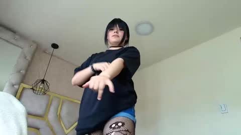   online show from October 5, 2025, 6:50 pm