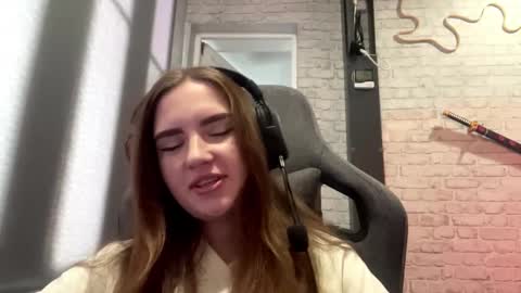 Snapshot of loreanyeatman chatting on October 14, 2025, 5:19 am Molly online show from October 14, 2025, 5:19 am