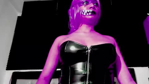 Lore Depp online show from October 17, 2025, 5:21 am