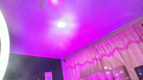 Loren online show from February 20, 2025, 11:43 pm