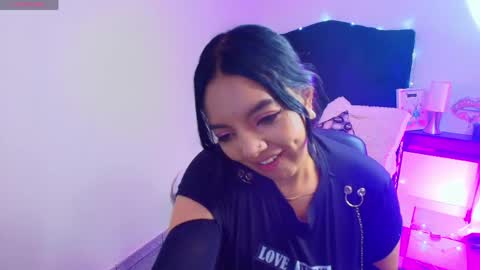 Loren online show from May 5, 2026, 8:17 pm