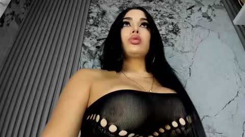 Snapshot of loren_baker chatting on November 1, 2025, 4:47 am Doll Queen online show from November 1, 2025, 4:47 am