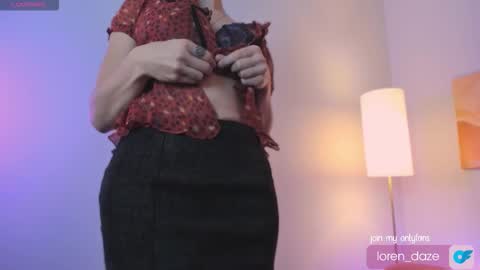 Snapshot of loren_daze chatting on November 11, 2025, 2:50 pm Loren online show from November 11, 2025, 2:50 pm