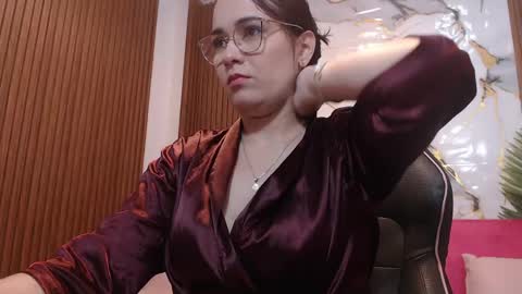 Loren online show from May 5, 2026, 2:41 am