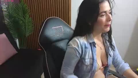 Loren online show from June 22, 2026, 2:46 am