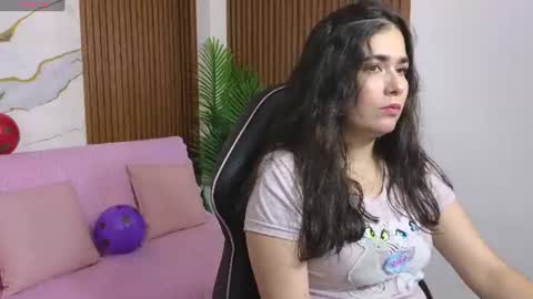 Loren online show from June 25, 2026, 2:55 am
