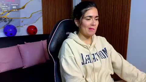 Loren online show from June 26, 2026, 2:38 am