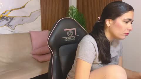 Loren online show from June 28, 2026, 2:28 am