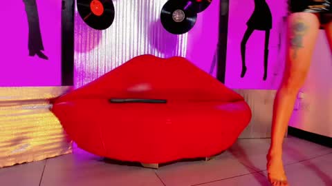 lesly lorena online show from March 23, 2026, 7:40 pm