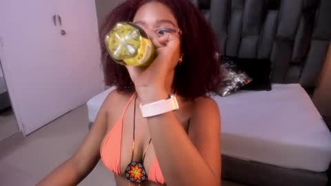 Snapshot of lorena_vieira_ chatting on January 11, 2025, 7:49 pm Lorena Vieira online show from January 11, 2025, 7:49 pm