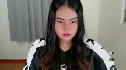 Snapshot of lorenpage_love chatting on March 3, 2025, 6:26 am LOREN online show from March 3, 2025, 6:26 am