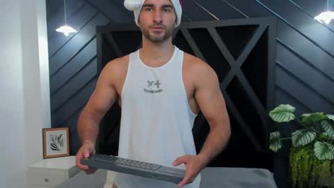  L O R E N Z O  Thumbs Up help  online show from December 16, 2024, 5:43 pm