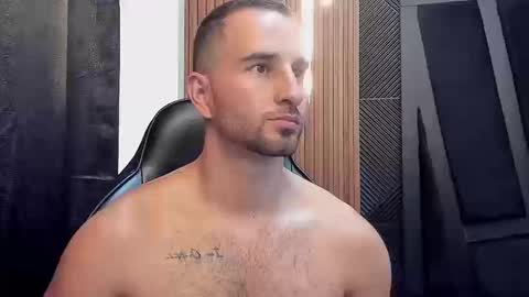 Snapshot of lorenzo_walker_ chatting on September 17, 2025, 5:25 pm  L O R E N Z O  Thumbs Up help  online show from September 17, 2025, 5:25 pm