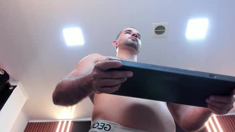 Snapshot of lorenzo_walker_ chatting on September 30, 2025, 5:18 pm  L O R E N Z O  Thumbs Up help  online show from September 30, 2025, 5:18 pm