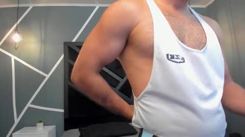 Snapshot of lorenzo_walker_ chatting on October 6, 2025, 5:32 pm  L O R E N Z O  Thumbs Up help  online show from October 6, 2025, 5:32 pm