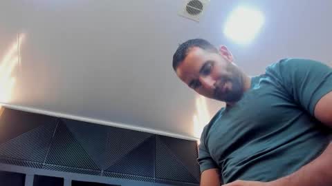 Snapshot of lorenzo_walker_ chatting on October 17, 2025, 5:15 pm  L O R E N Z O  Thumbs Up help  online show from October 17, 2025, 5:15 pm