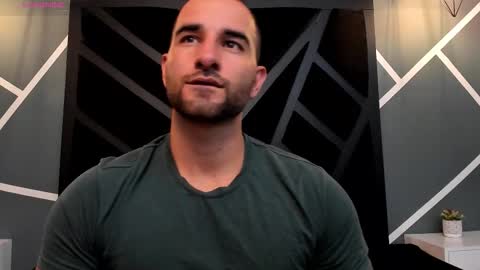  L O R E N Z O  Thumbs Up help  online show from December 19, 2025, 4:03 pm