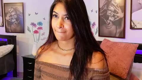 loretahorny online show from May 11, 2026, 1:28 pm