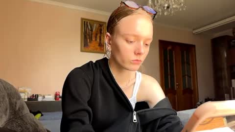 loretarobey online show from July 28, 2026, 9:59 am