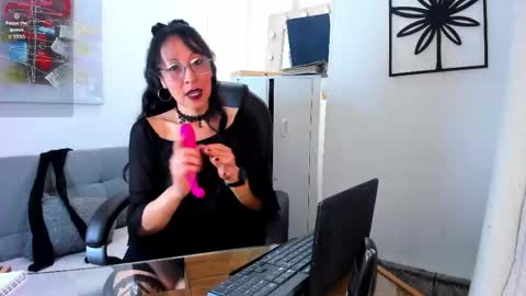 Snapshot of loretta_fraser chatting on May 26, 2026, 1:07 pm loretta_fraser online show from May 26, 2026, 1:07 pm